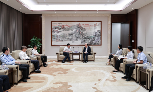 中國(guó)建設(shè)銀行嘉興分行黨委書記、行長(zhǎng)曹凡蒞臨桐昆調(diào)研