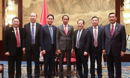 印尼總統(tǒng)佐科會(huì)見控股集團(tuán)董事長陳士良等中國企業(yè)家