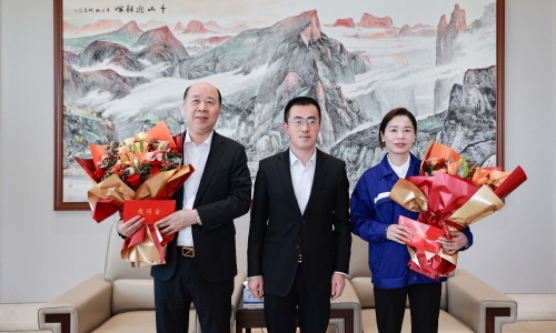 致敬勞動(dòng)者丨桐鄉(xiāng)市委書記于會(huì)游“五一”前走訪慰問桐昆勞模！